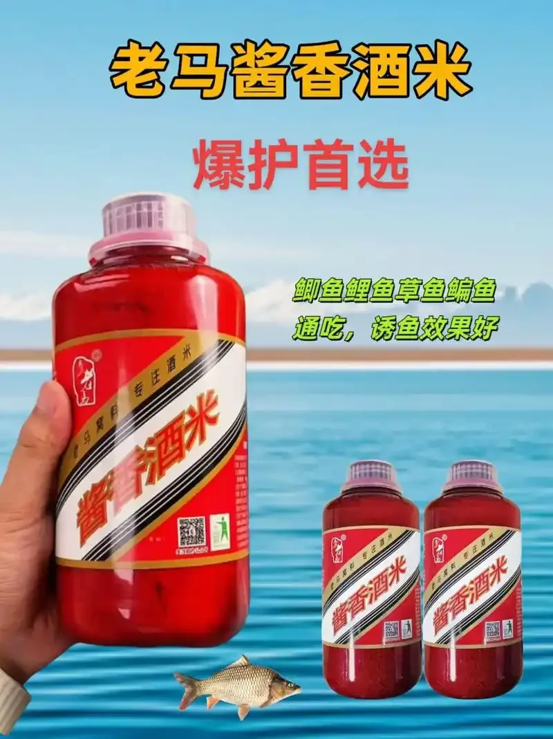 大米酱香酒高温堆积发酵过程特写，展示米粒与酒曲混合物的发酵状态。_1