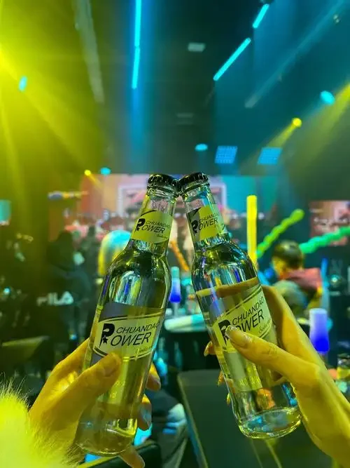 精酿啤酒家酿过程：麦芽汁、啤酒花、麦芽和测量工具_1