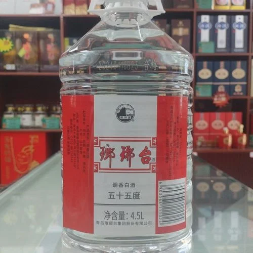 固态法白酒与液态法白酒酿造工艺对比示意图:左边陶缸固态发酵,右边不锈钢罐液态发酵_1