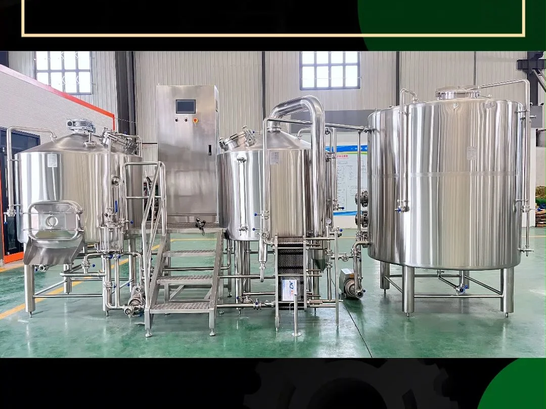 微型精酿啤酒坊设备操作实景图：不锈钢发酵罐、糖化锅与酿酒师_1