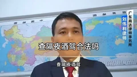 一个显示着160mg/100ml数字的酒精测试仪屏幕，背景虚化，暗示着交通执法的严肃场景。_1