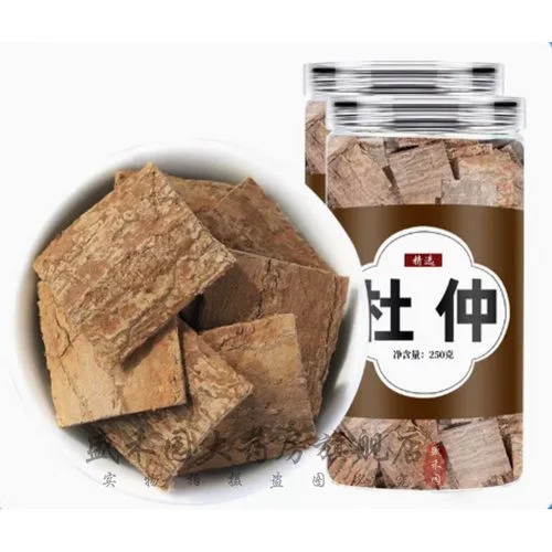 牛大力巴戟天泡酒制作过程展示：玻璃罐中琥珀色药酒与药材清晰可见_1