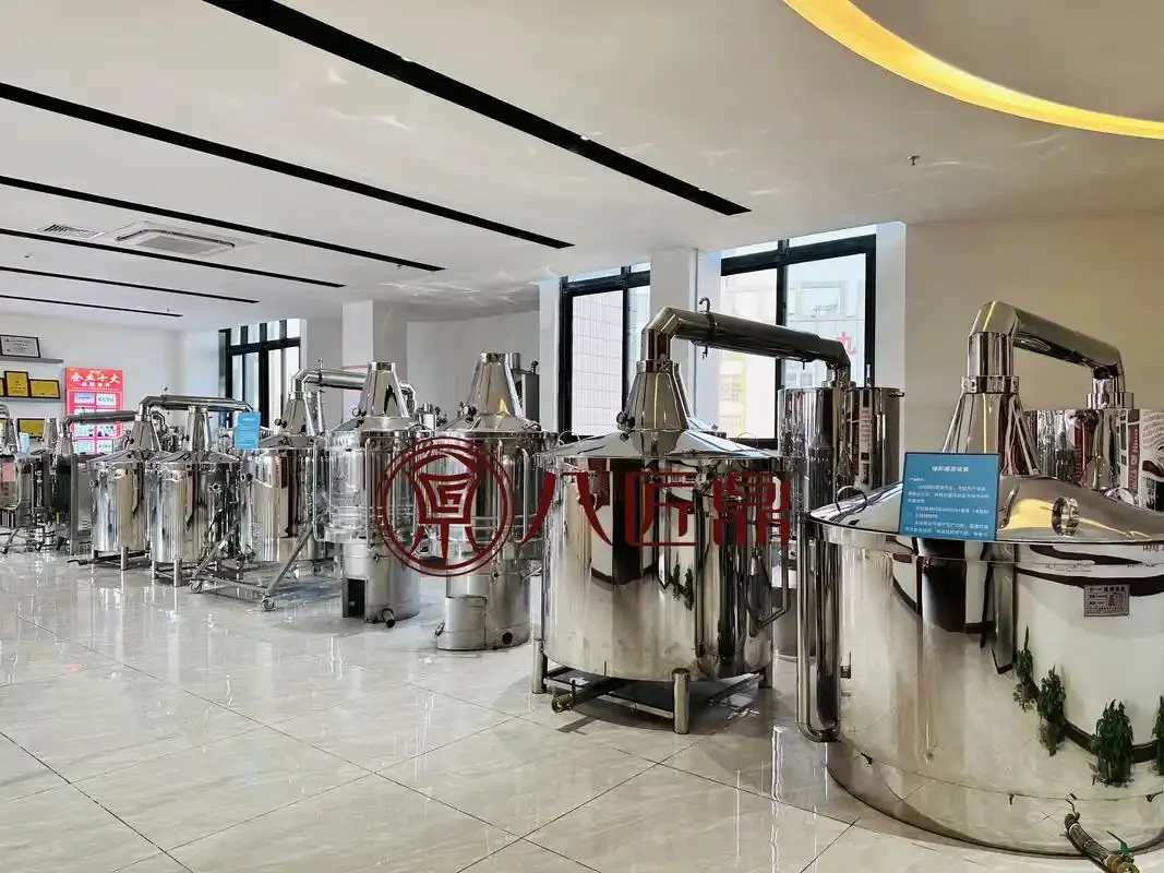 不锈钢小型蒸馏器与玻璃发酵罐的酿酒设备展示_1
