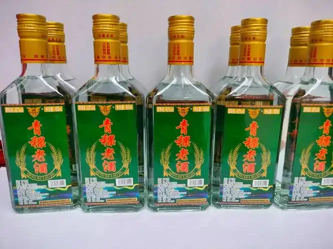 青稞酒酿造材料与过程展示：从干青稞、浸泡青稞、开花青稞到发酵罐和成品酒的逐步演变_1