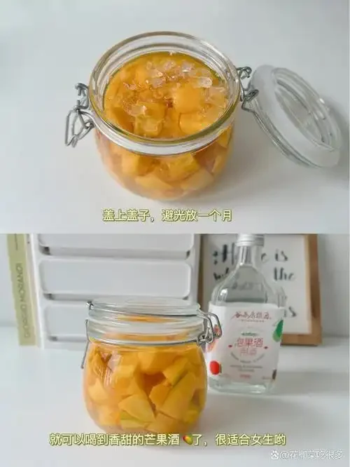 芒果果酒家庭酿造原料与发酵过程展示：玻璃发酵罐、新鲜芒果、白糖和酿酒酵母_1