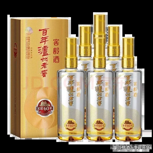 一位白酒藏家的私人收藏一角，展示了茅台、五粮液等不同品牌的老酒在木架上整齐陈列，背景氛围沉稳，体现出收藏的价值与时光沉淀感。_1