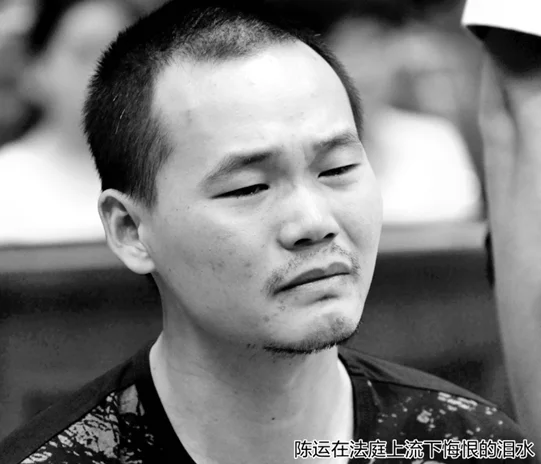 温馨家庭聚餐与酒驾法律后果警示对比图，中间有禁止酒驾的醒目图标_1