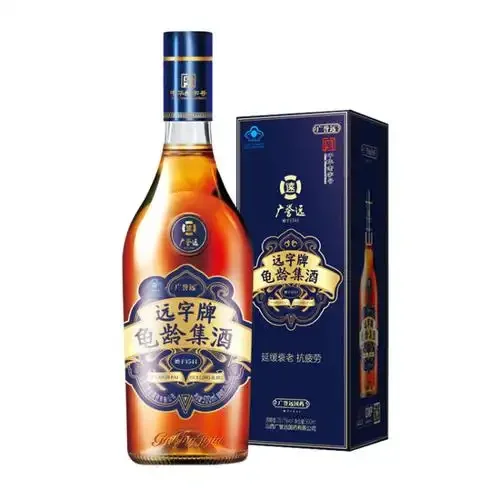 广誉远龟龄集酒与珍贵中药材及古籍配方摆放在一起的静物摄影，展现其历史底蕴与药食同源理念。_1