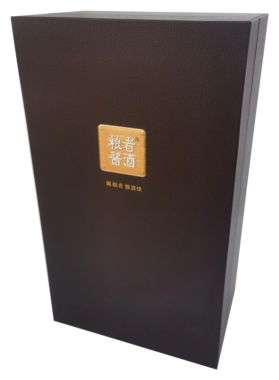 酿酒师在酒窖中观察分析粮者酒，探讨其酿造工艺与品质_1