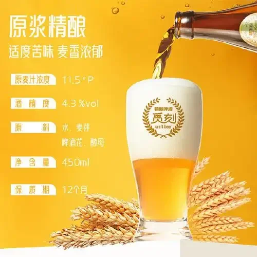酿酒师在精酿啤酒工坊内检查发酵罐并计算成本_1
