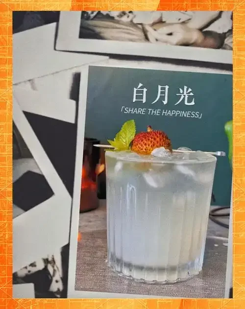 伏特加蒸馏车间内部工作场景，不锈钢蒸馏塔与复杂管道系统_1
