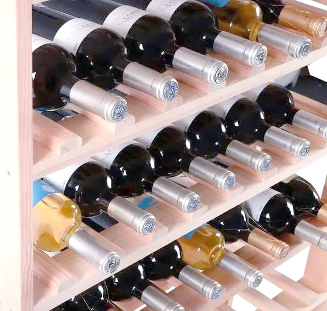 家庭酒柜展示：采用卧放与竖放两种方式存放的红酒。_1