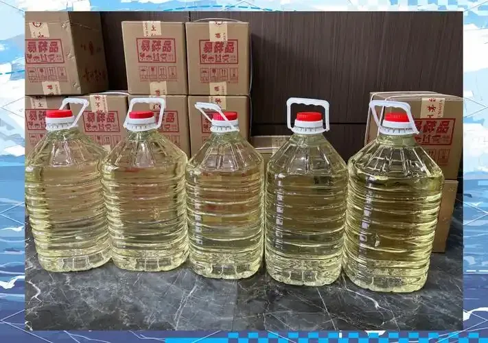 真假散白酒对比：左边真酒酒花丰富，右边假酒酒花稀少_1