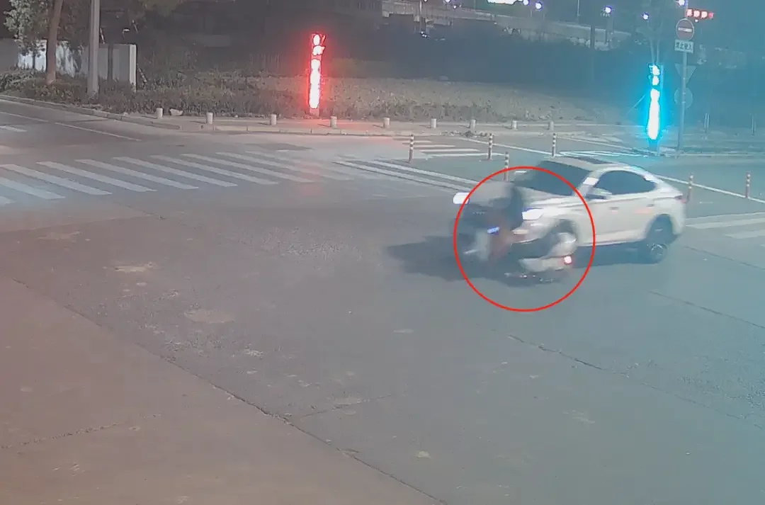 酒驾事故现场与安全家庭聚餐对比图，警示饮酒与驾驶的严重后果_1