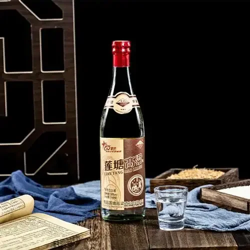 不同档次莲塘高粱酒产品与酿酒原料对比实拍_1