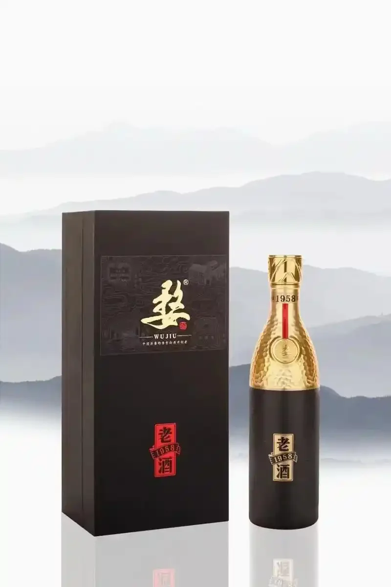 清酱酒（左）与酱香酒（右）酿造工艺及风味对比示意图_1