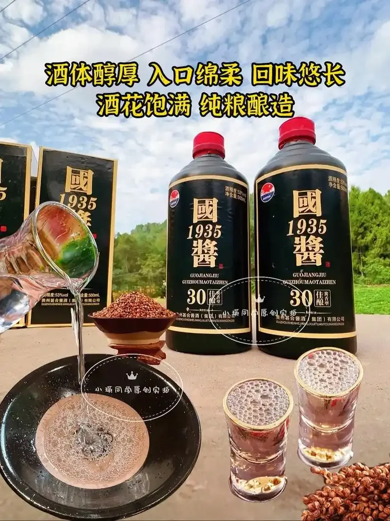酿酒师在酒柜前讲解如何选购长沙本地优质酱香型白酒_1