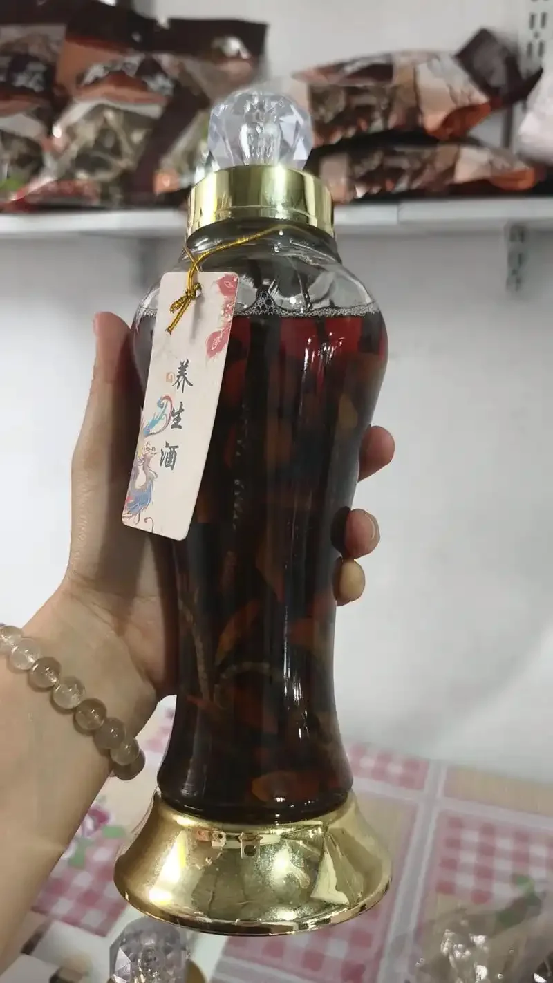 对比展示新鲜海马泡酒与浸泡多次后海马泡酒的状态差异，清晰体现海马有效成分的析出程度变化_1