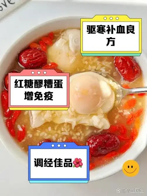 一碗刚出锅的自制酒酿蛋，蛋花细腻，酒酿米粒晶莹，热气腾腾，看起来非常美味诱人。_1