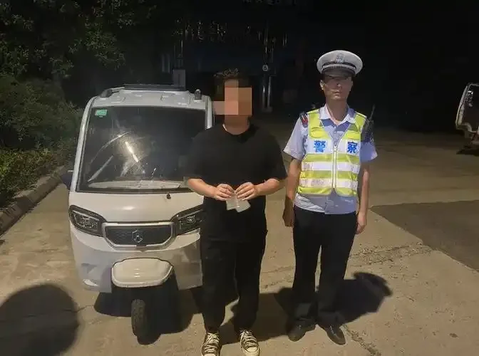 专业警用酒精检测仪特写,显示数值为零_1