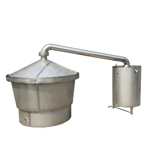 家庭酿酒用小型蒸汽机连接蒸馏器的现场操作实拍图_1