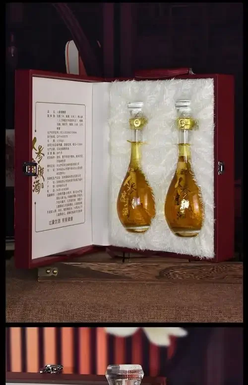 人参鹿鞭枸杞灵芝泡酒配方实拍：透明玻璃罐中浸泡着人参、鹿鞭段、红枸杞和灵芝片，展示经典药材搭配。_1