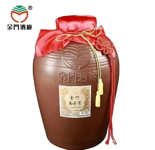 金门高粱酒固态发酵中的酒醅特写，展示高粱发酵的微观世界_1