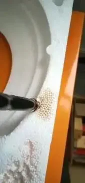 传统止痛药酒与中药材配方的专业展示图_1