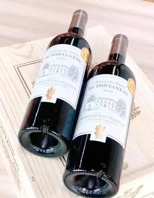 酿酒师的工作台：一瓶2019年奥德飞马红葡萄酒与自酿工具，展示红葡萄酒酿造的专业与乐趣_1