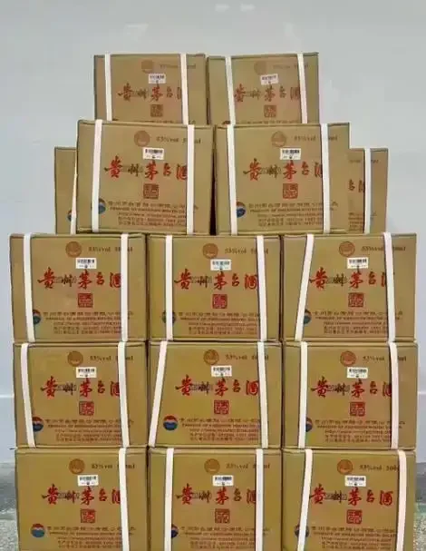 延庆酿酒师在山间溪流旁检验水源，展现好山好水对酿造优质白酒的重要性_1