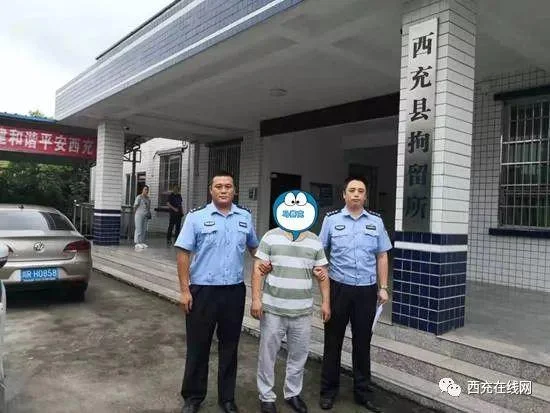 一位决心改变的人，在清晨的阳光下制定并执行个人戒酒计划，氛围宁静而充满希望_1