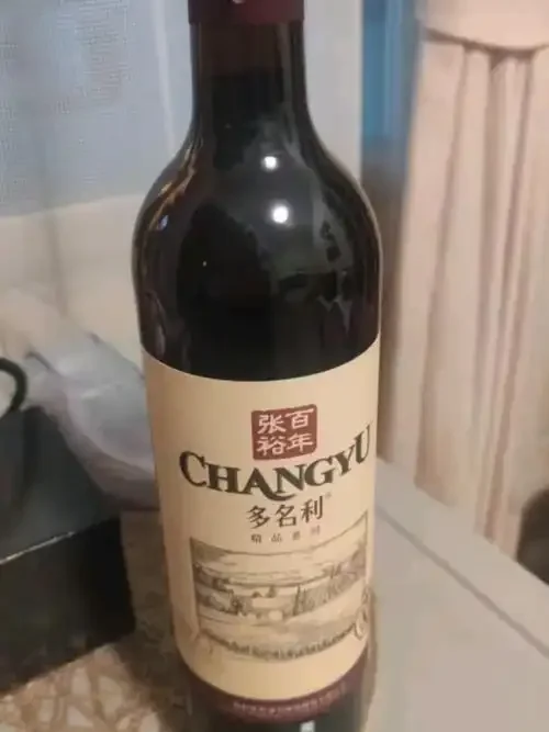 中国优质葡萄酒产区葡萄园实景，展现成熟的酿酒葡萄与良好的风土环境_1