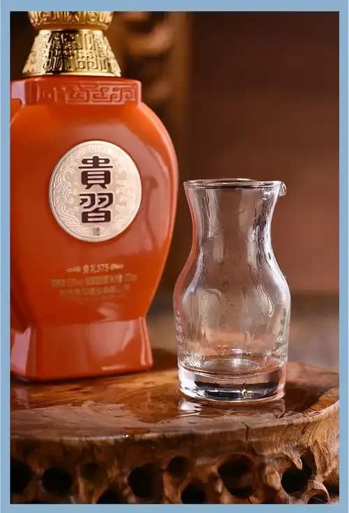 清香型与浓香型白酒对比及勾兑工具实拍_1