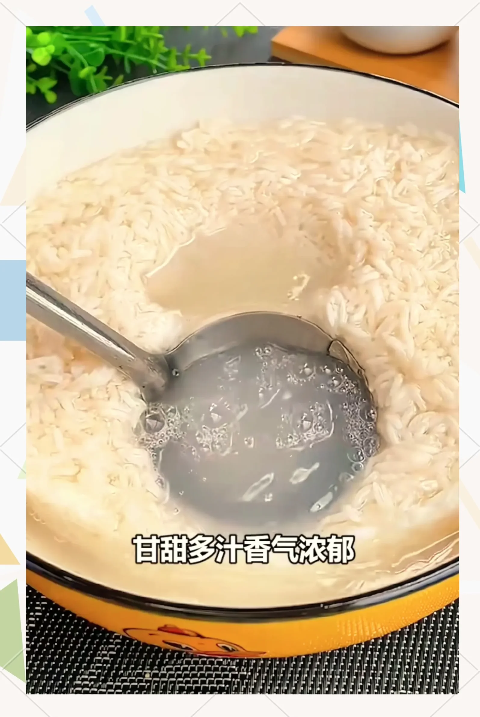 家庭自制甜酒酿发酵过程特写，展示米粒与酒液状态_1