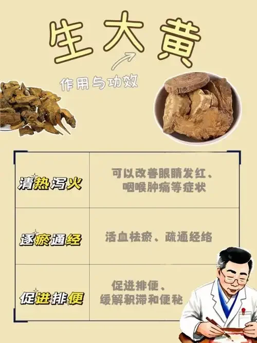 琥珀色银杏叶泡酒在玻璃瓶中，旁边散落着新鲜银杏叶，展示家庭自酿场景_1